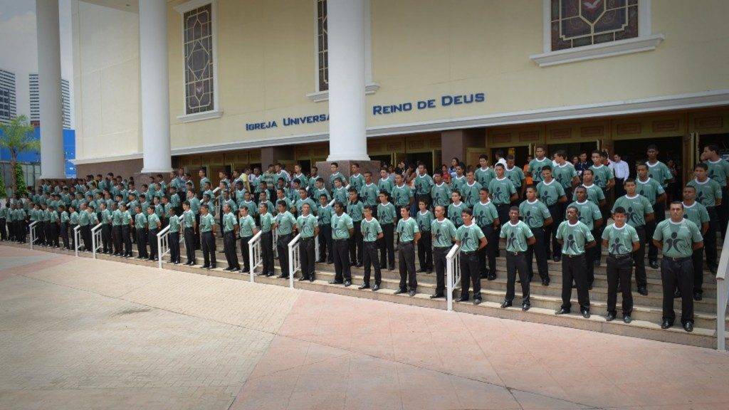 Igreja recruta "exército evangélico" e provoca polêmica nas redes sociais