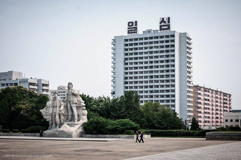 23-coreia-do-norte-esculturas