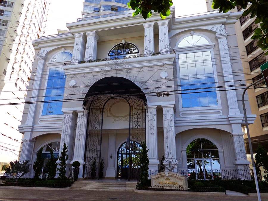 Fachada do Millennium Palace, o prédio mais alto do Brasil