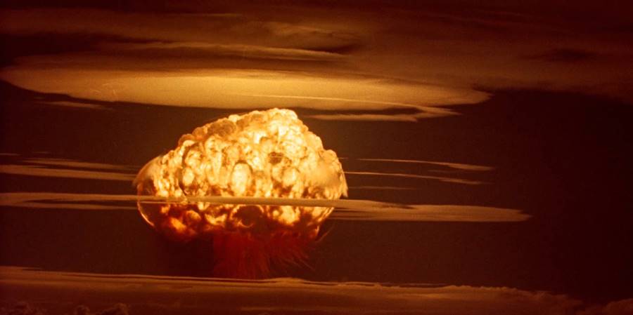 Explosão da bomba Castle Bravo - as bombas mais poderosas