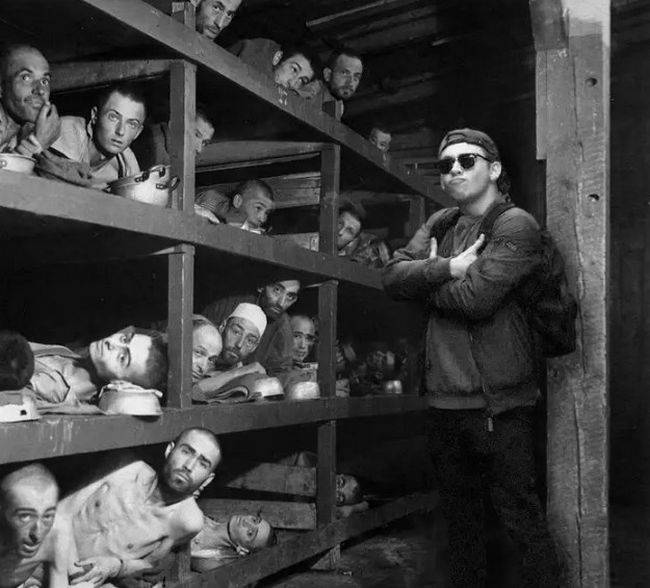 Montagens chocantes no Memorial do Holocausto