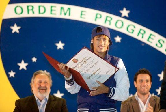 10 famosos que receberam homenagens totalmente descabidas
