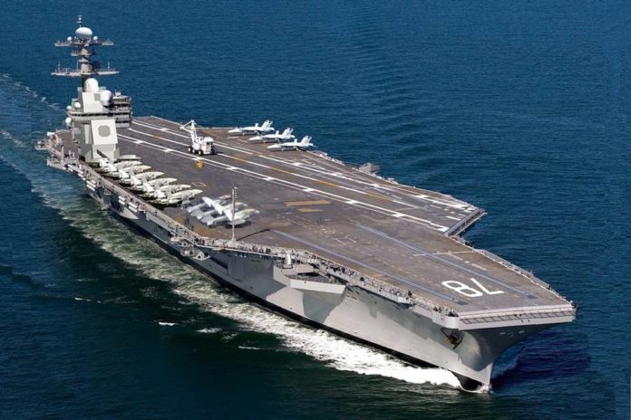 O porta-aviões USS Ford em alto mar